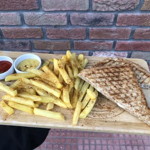 KEPEK EKMEKLİ KAŞARLI TOST